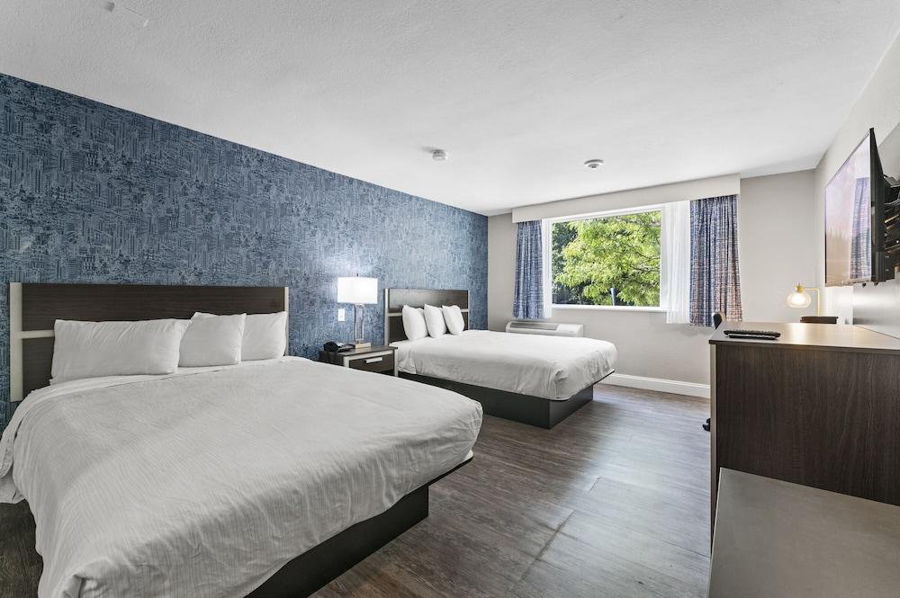 Super 8 By Wyndham Watertown/Cambridge/Boston Area Hotel Exterior foto